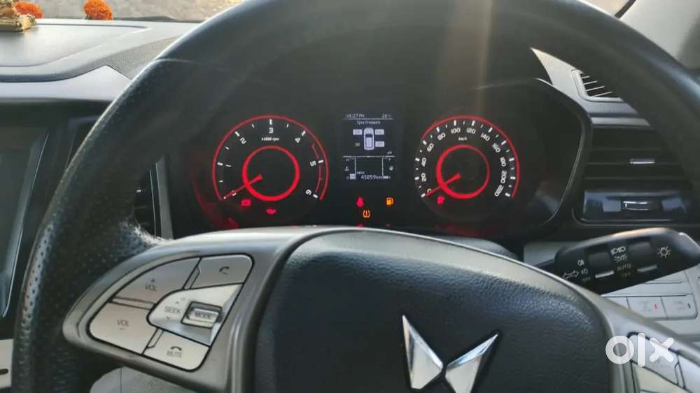 Mahindra Xuv 3oo With Sunroof Top Model In Good Condition