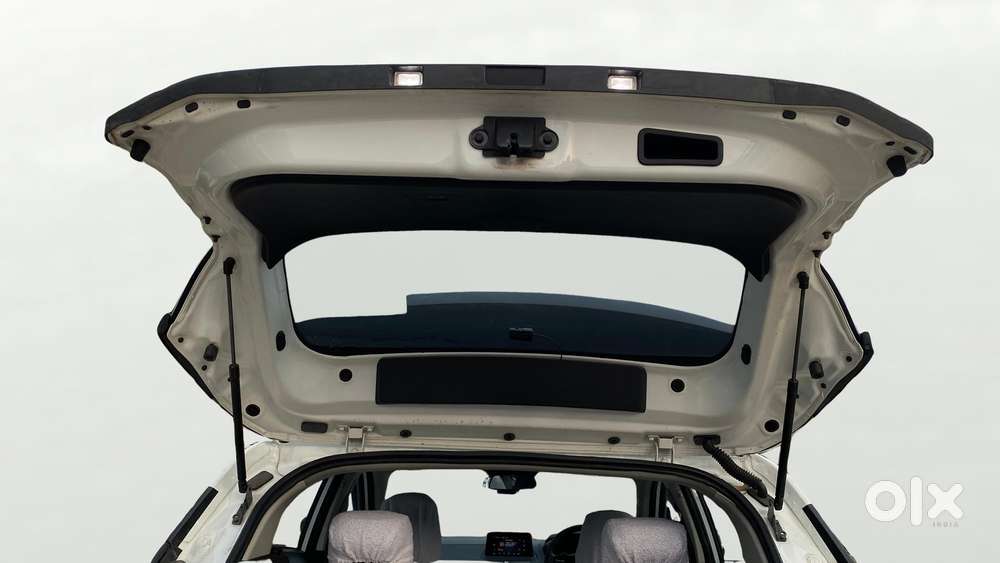 Tata Nexon Pure (s) 1.2 Petrol 6amt, 2024, Petrol