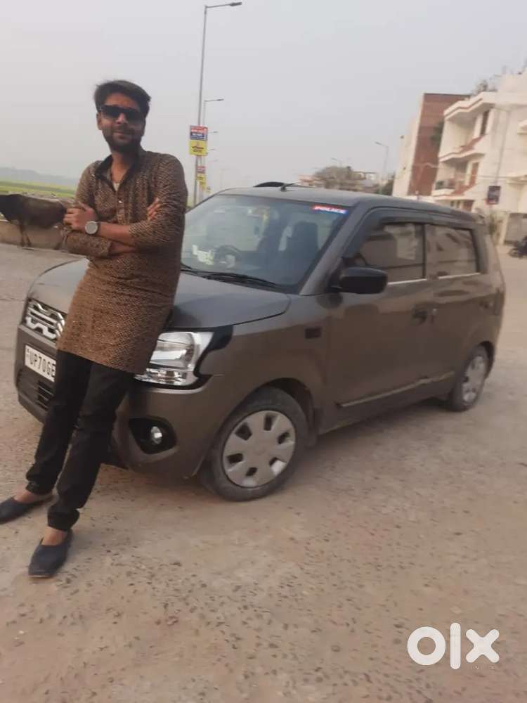 कार एकदम नई है और Full वारिन्ट मे है