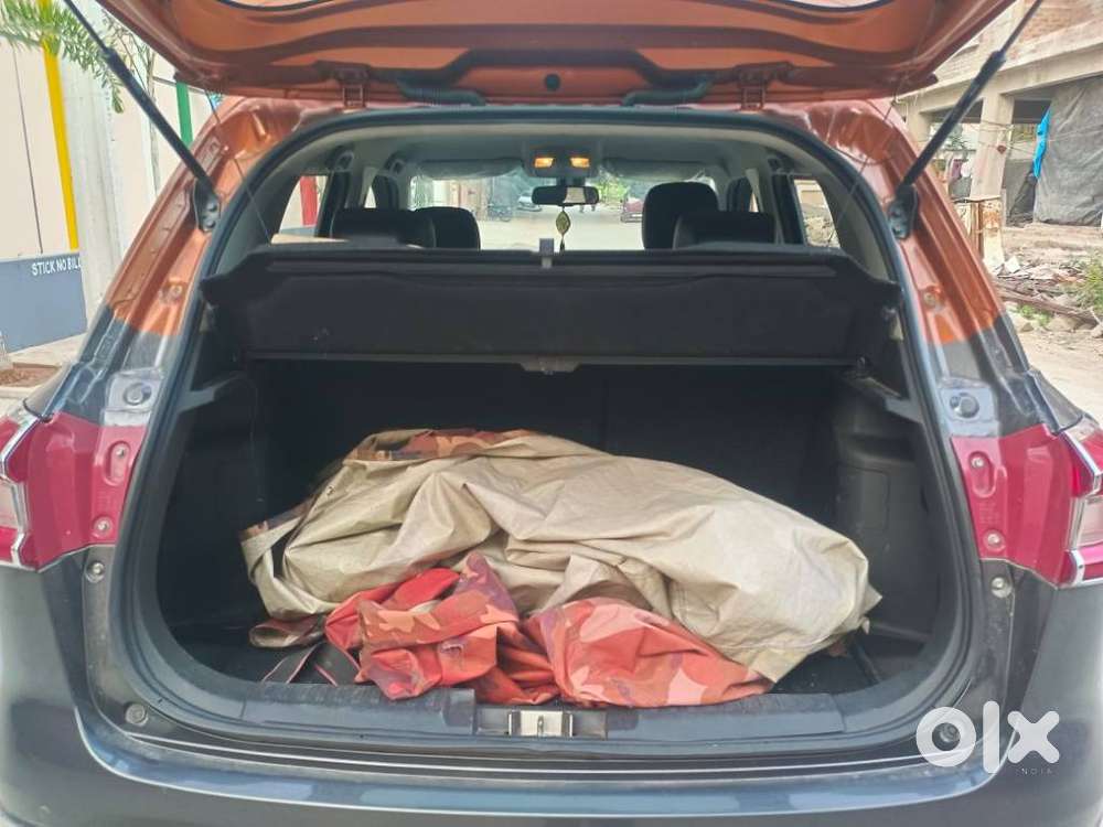 Maruti Suzuki Brezza 1.5 Zxi Plus Smart Hybrid Dual Tone, 2020, Petr..