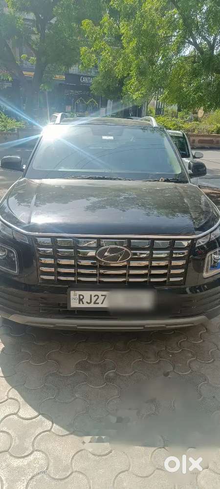 Hyundai Venue 2023 Petrol 24300 Km Driven