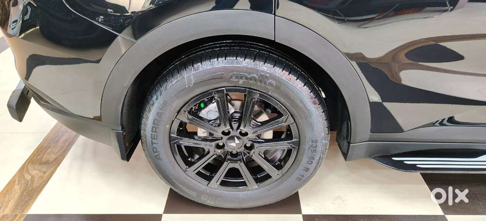 Mahindra Xuv700 2.0 Ax 7 Petrol At Str, 2024, Petrol