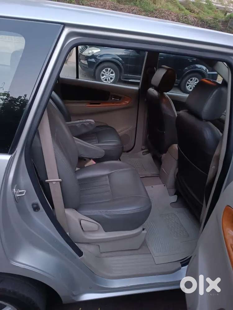 Toyota Innova 2011