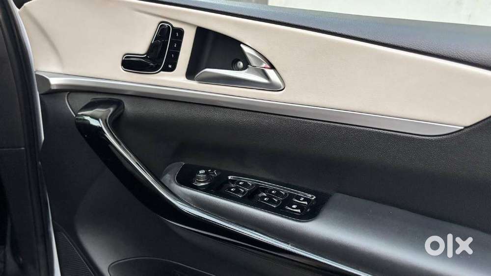 Mahindra Xuv700, 2025, Petrol