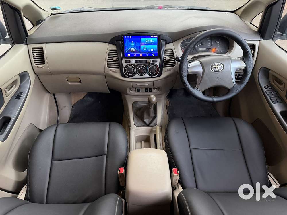 Toyota Innova 2.5 G (diesel) 8 Seater Bs Iv, 2014, Diesel