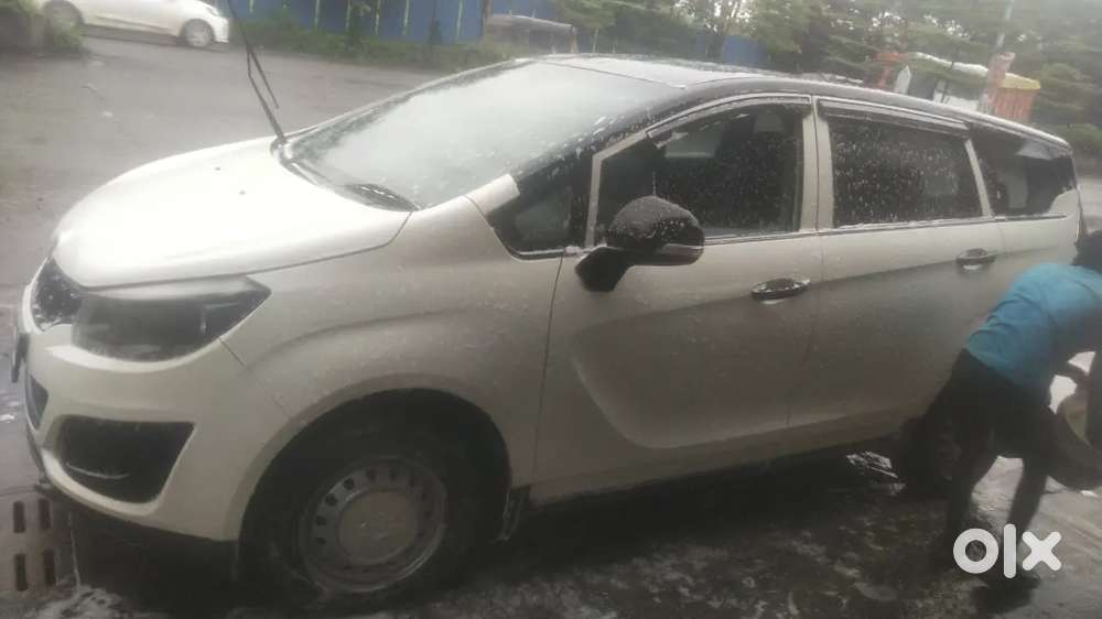 2020 Mahindra Marazzo Colour White Diesel Engine