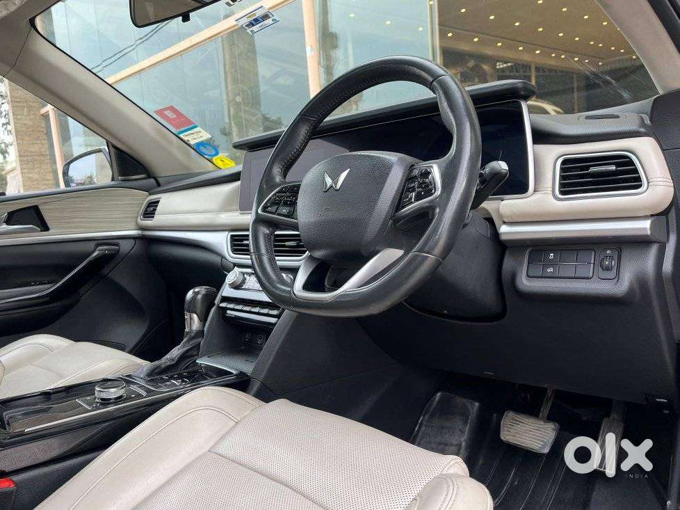Mahindra Xuv700 2.2 Ax 7 Diesel At Luxury Pack Str, 2021, Diesel