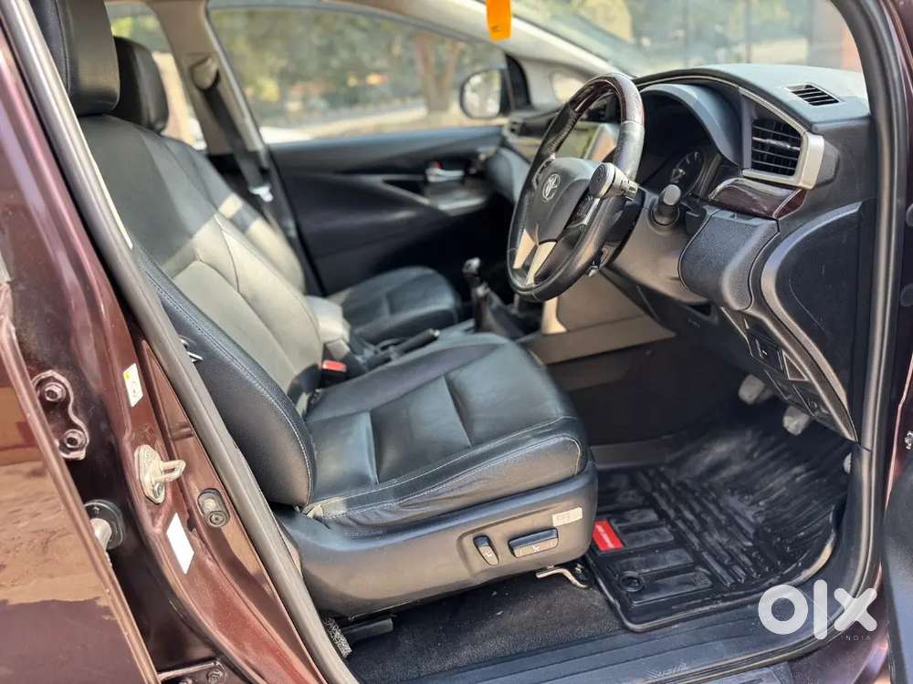 Toyota Innova Crysta 2.4zx. 2017