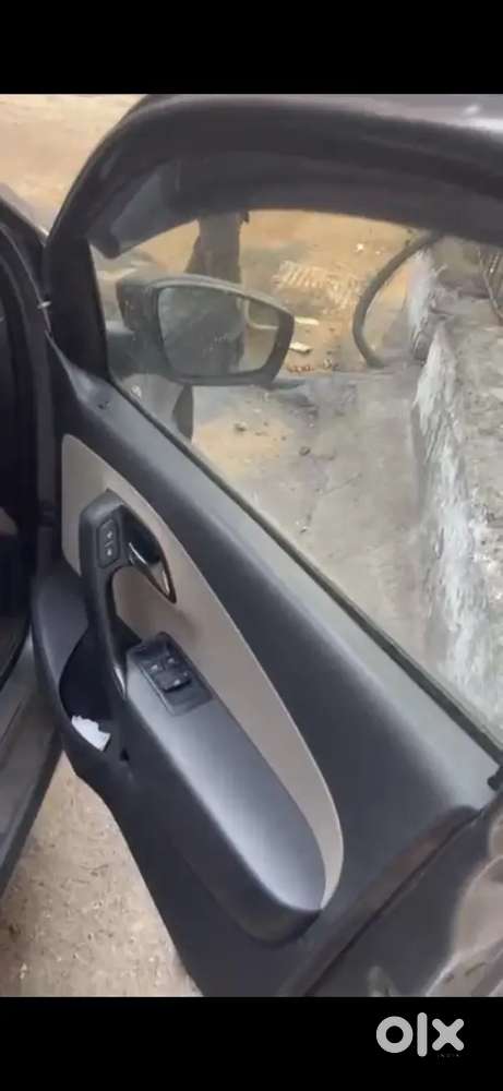 Volkswagen Polo 2011 Diesel Well Maintained Insu Valid(price 1,55,000)