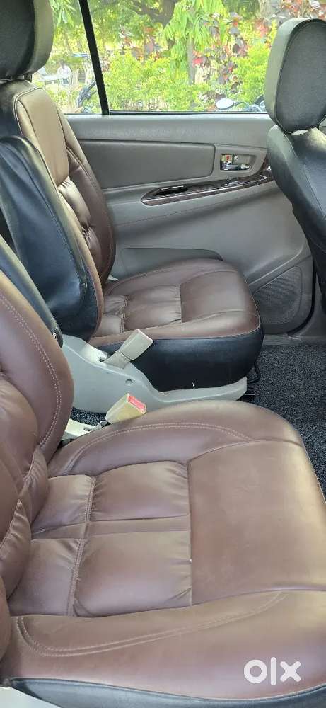 Toyota Innova Car 2.5v 7 Setar