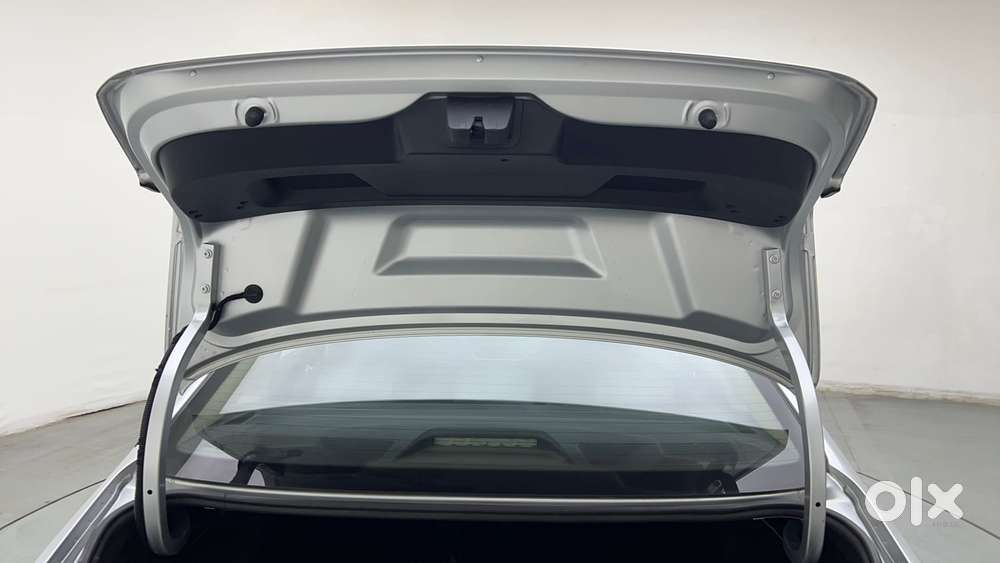 Skoda Slavia Style 1.0l Tsi Mt, 2023, Petrol
