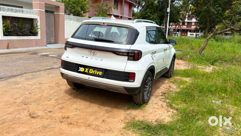 Hyundai Venue Sx (o) Mt 1.5 Diesel, 2023, Diesel