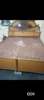 Bed with show