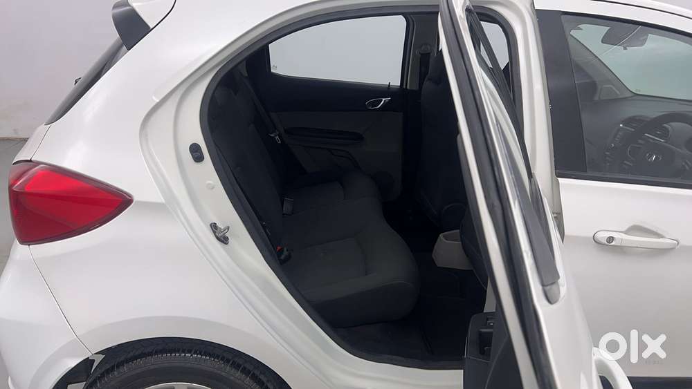 Tata Tiago Xza, 2017, Petrol