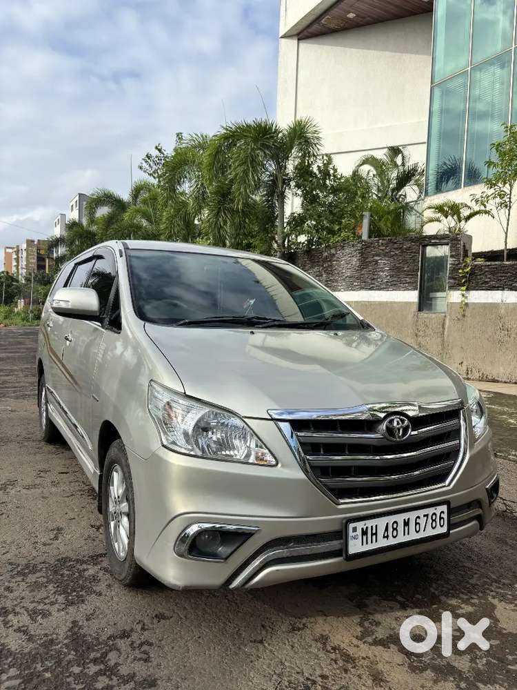 Toyota Innova 8 Str 2012