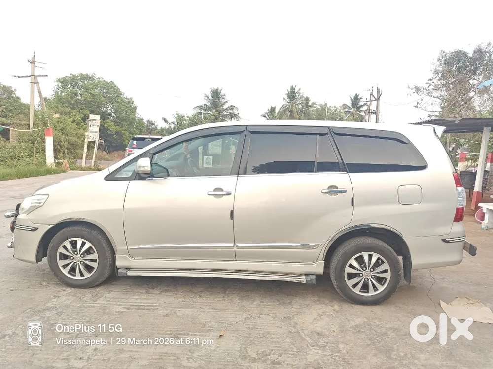 Toyota Innova 2015 Diesel 190000 Km Driven