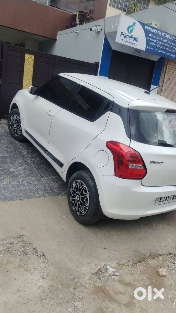 Maruti Suzuki Swift Vxi + Manual, 2022, Petrol