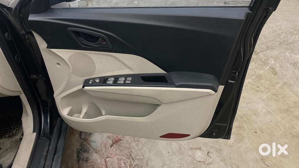 Mahindra Xuv300 W4, 2023, Petrol