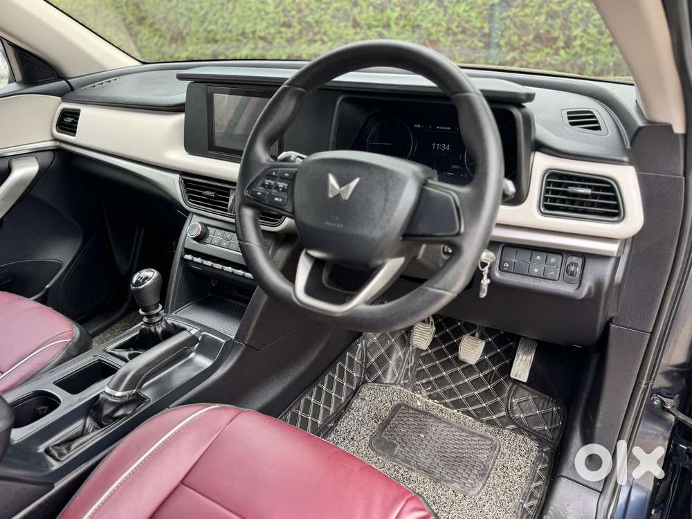 Mahindra Xuv700 2.2 Mx Diesel Mt 5 Str, 2023, Diesel