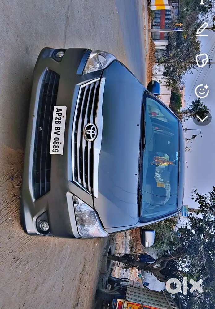 Toyota Innova 2013 Diesel 240000 Km Driven