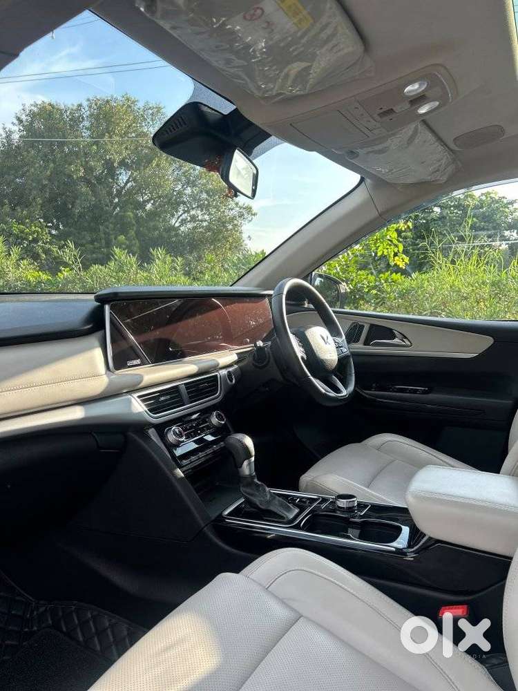 Mahindra Xuv700 2.0 Ax 7 Petrol At Luxury Pack Str, 2023, Petrol