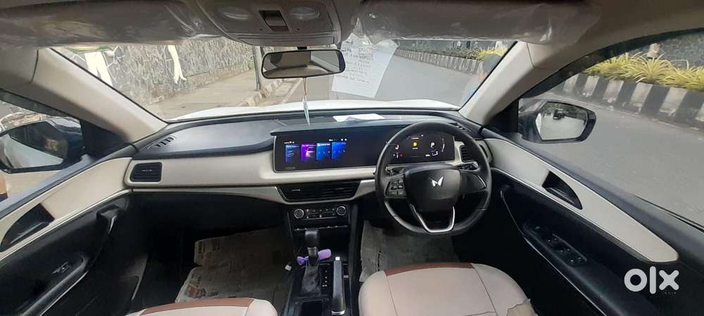 Mahindra Xuv700 2.0 Ax 5 Petrol At Str, 2022, Petrol
