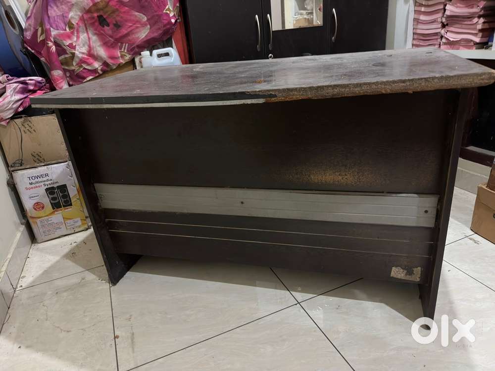 Office counter in mint confition very heavy