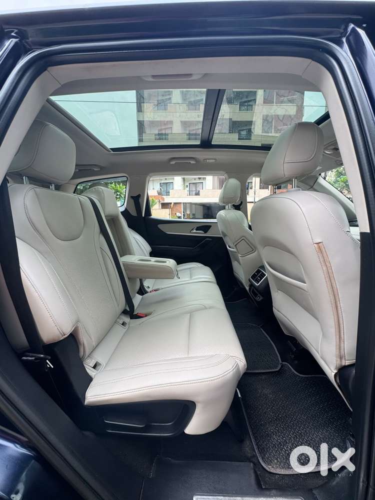 Mahindra Xuv700 Ax7l 6 Str At, 2022, Diesel