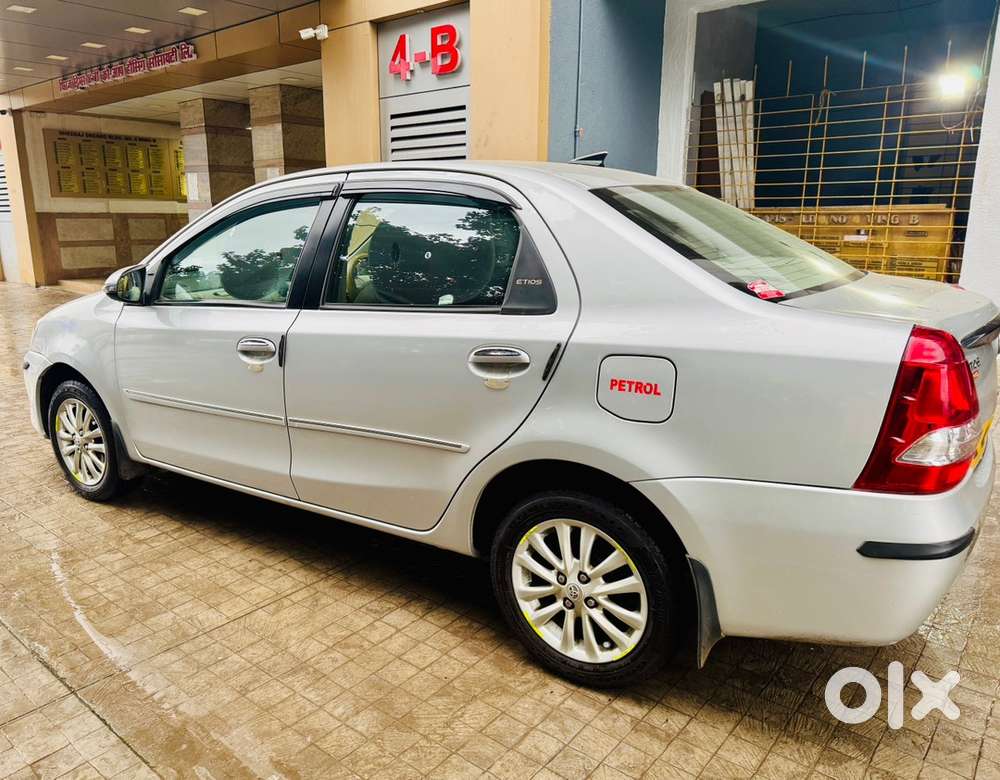 Toyota Etios 1.5 V 2013