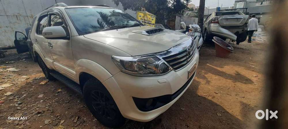 Toyota Fortuner 4x4 Manual Limited Edition, 2013, Diesel