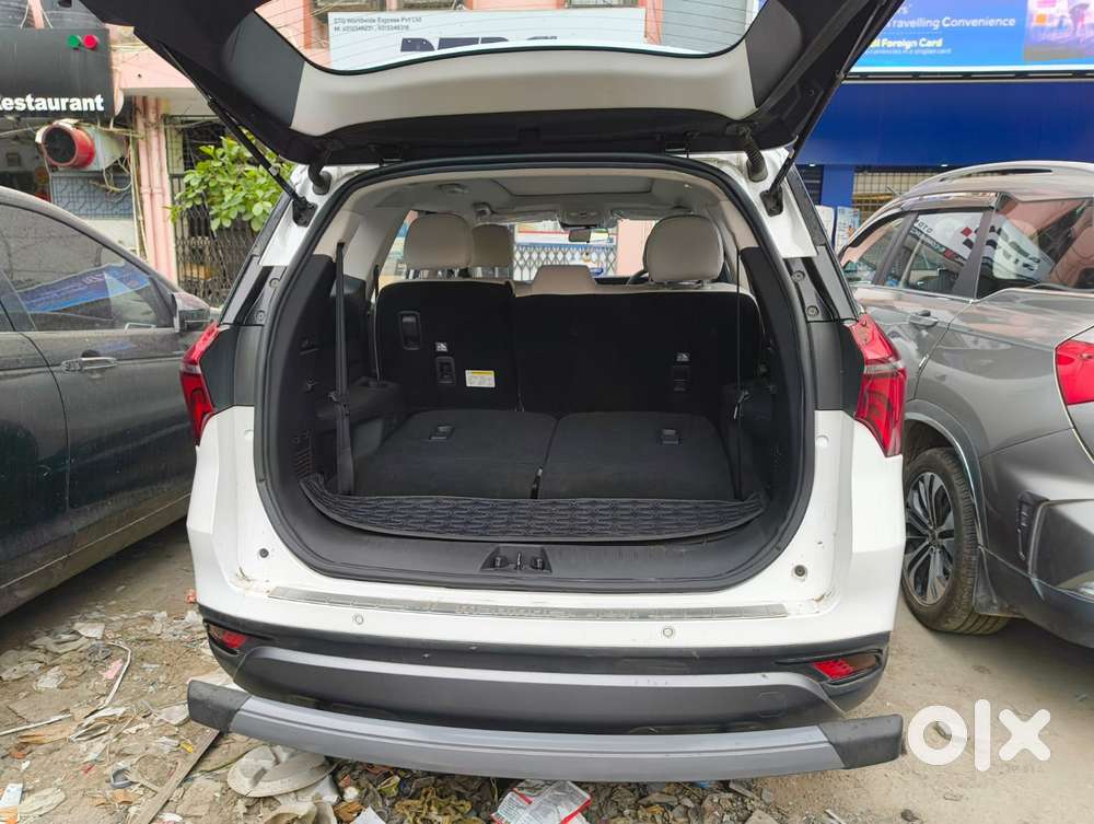 Mahindra Xuv700 2.0 Ax 7 Petrol At Luxury Pack Str, 2025, Petrol