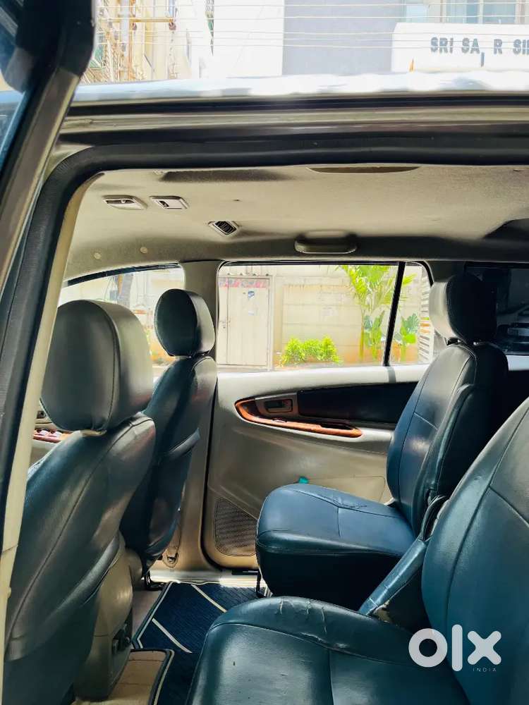 Toyota Innova 2010 Diesel 270000 Km Driven