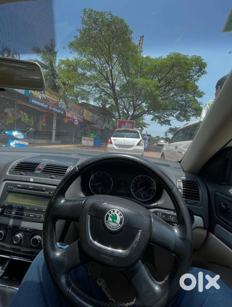 Skoda Laura Petrol Manual 2012