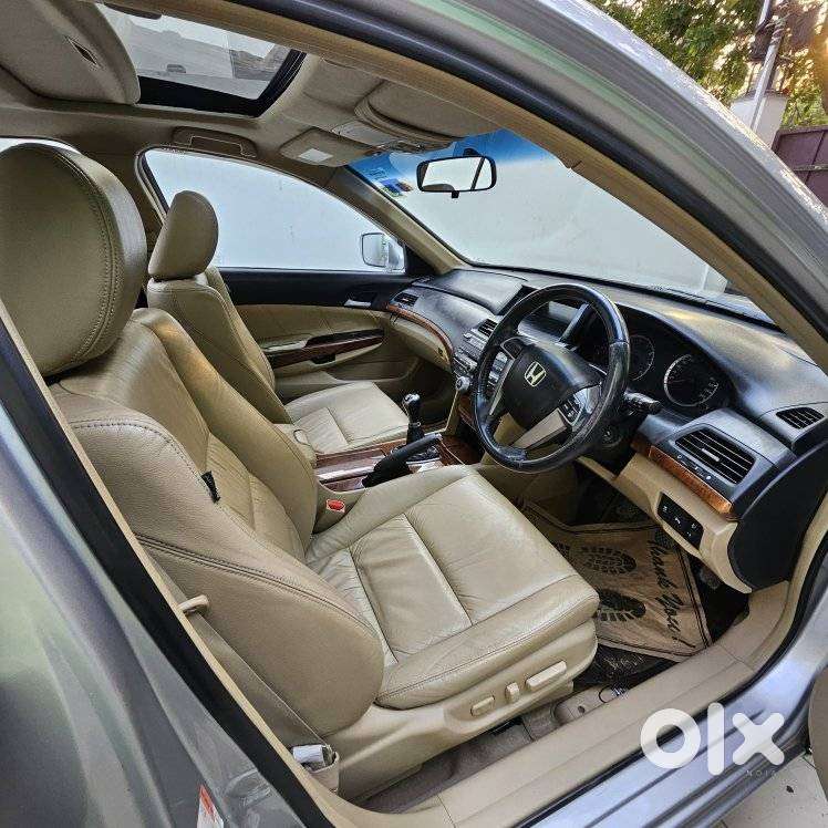 Honda Accord 2.4 Elegance Manual, 2011, Petrol