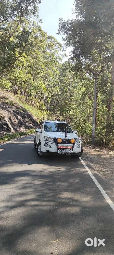 Xuv 500 W10 7 Seater