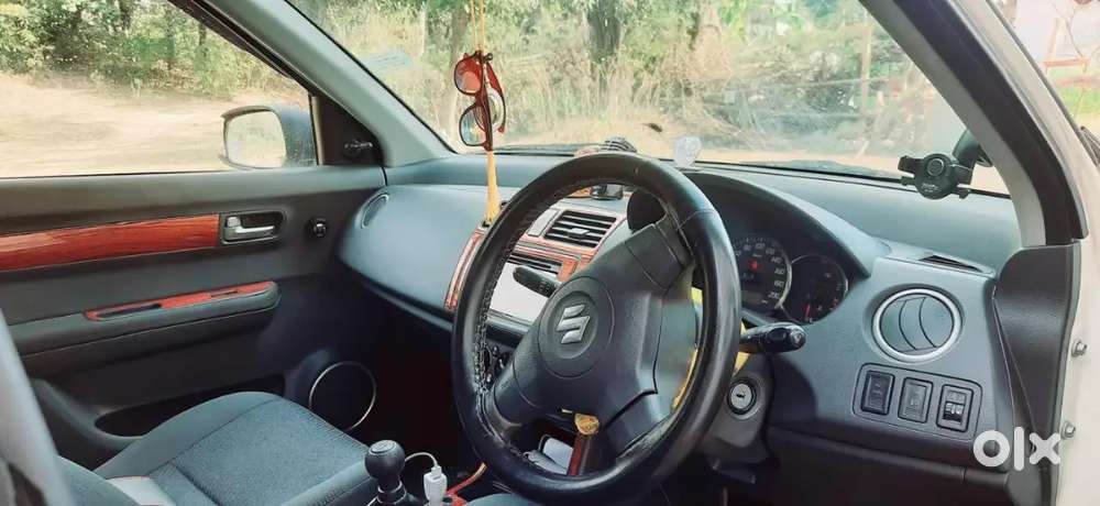 Maruti Suzuki Swift 2010 Petrol 90000 Km Driven