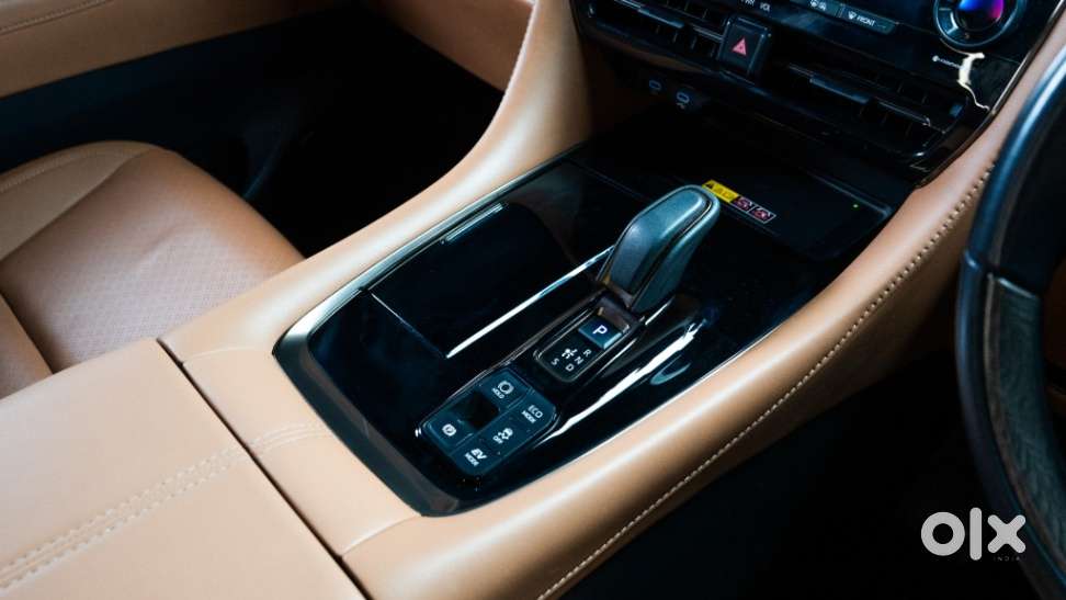 Toyota Vellfire Vip – Executive Lounge, 2025, Petrol