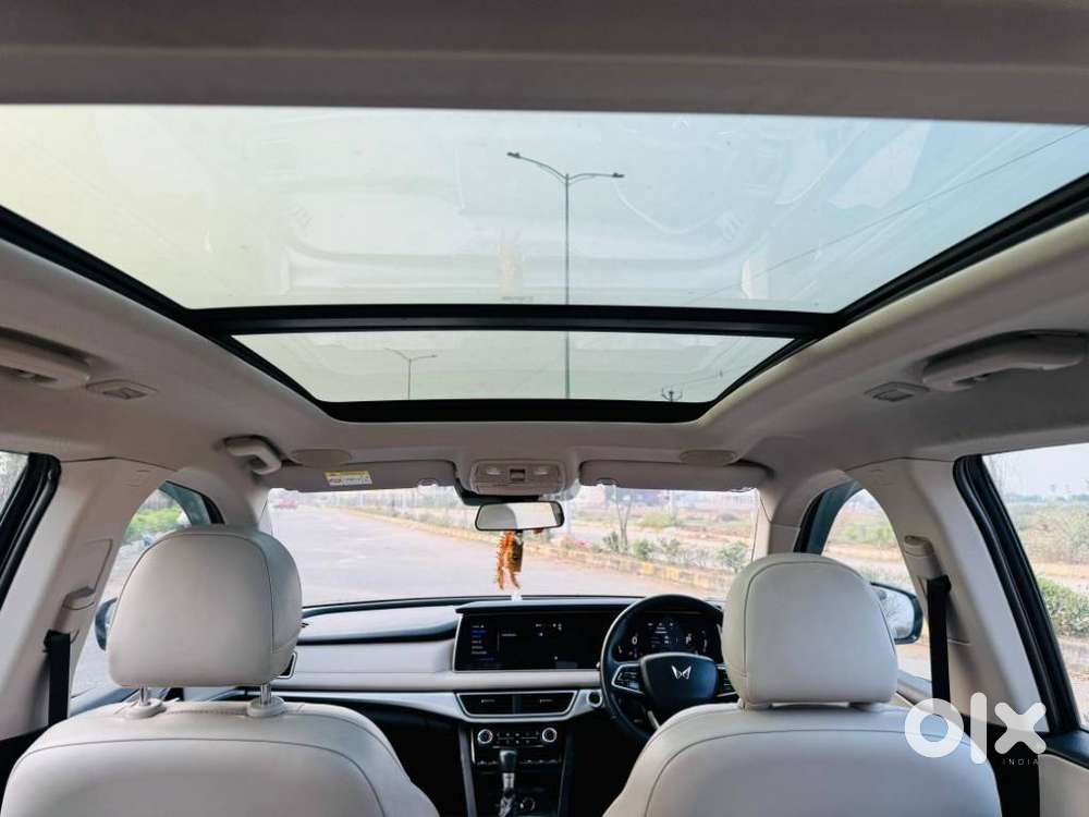 Mahindra Xuv700 Ax7 Luxury Pack Awd, 2022, Diesel