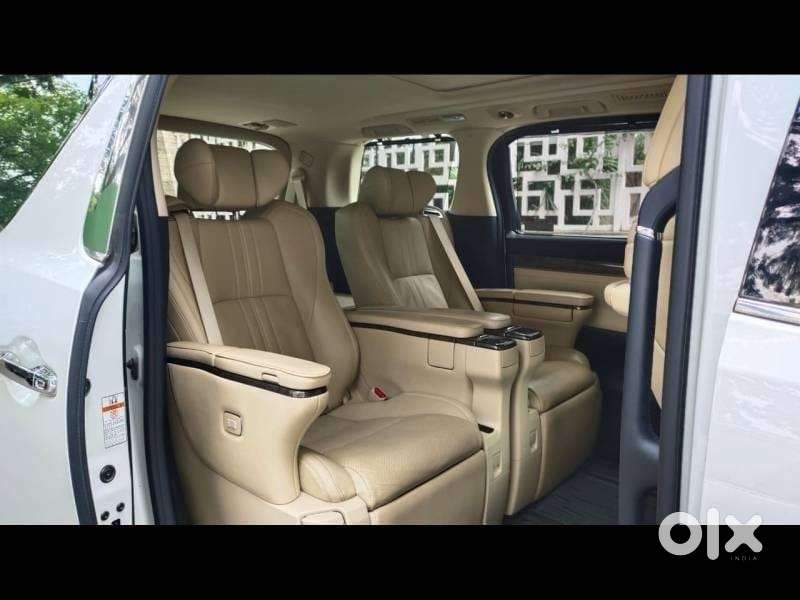 Toyota Vellfire 2.5 Executive Lounge, 2021, Petrol