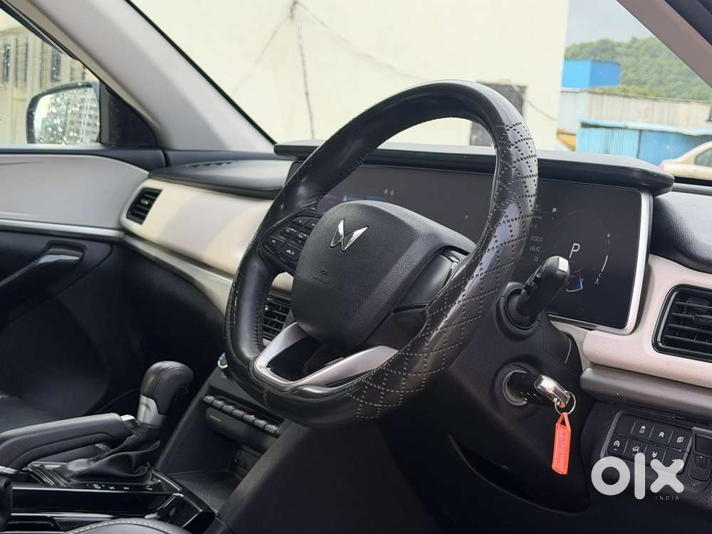 Mahindra Xuv700 2.0 Ax 5 Petrol At Str, 2023
