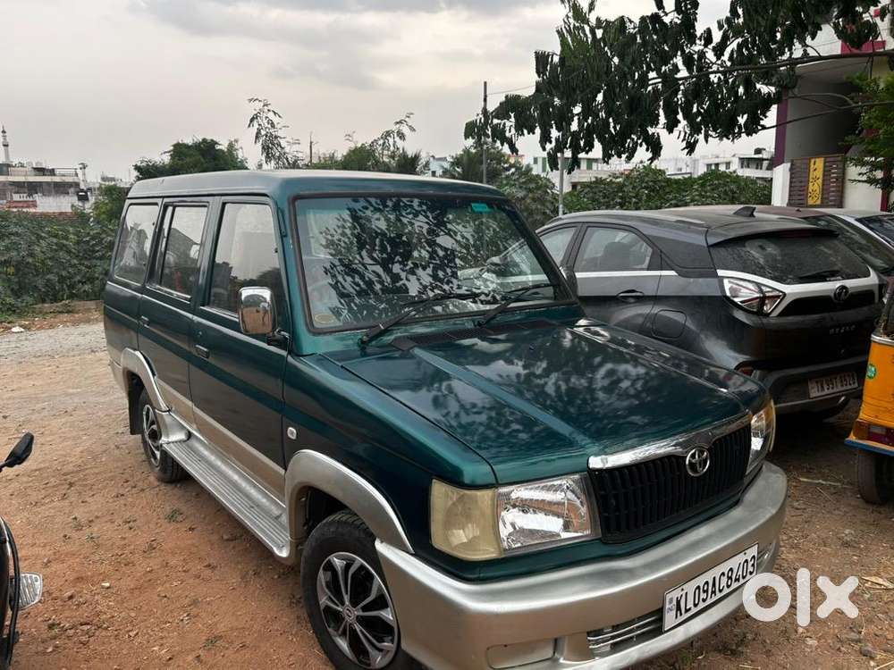 Toyota Qualis 2004 Diesel Well Maintained