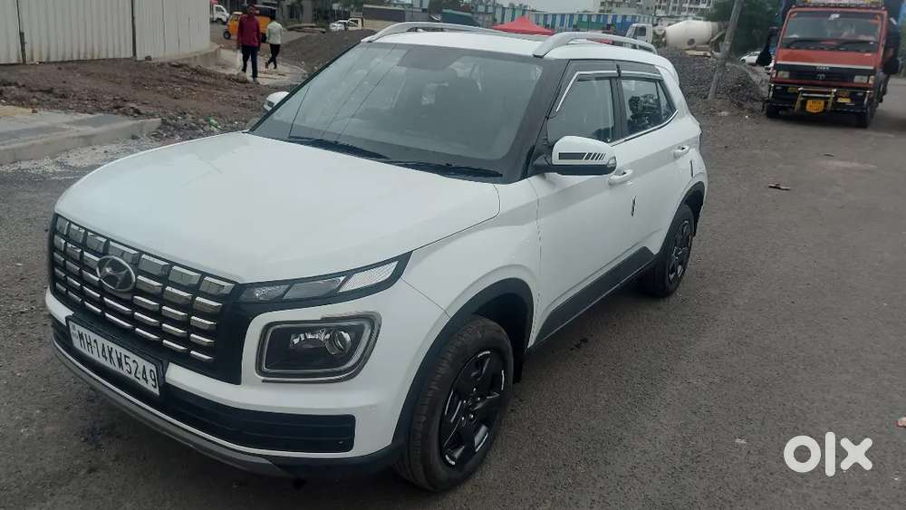 Hyundai Venue 2023 Petrol 18400 Km Driven