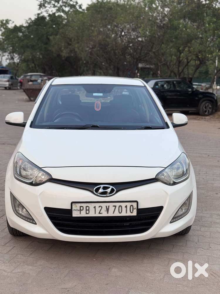 Hyundai I20 Asta 1.4 Crdi With Avn 6 Speed, 2014, Diesel
