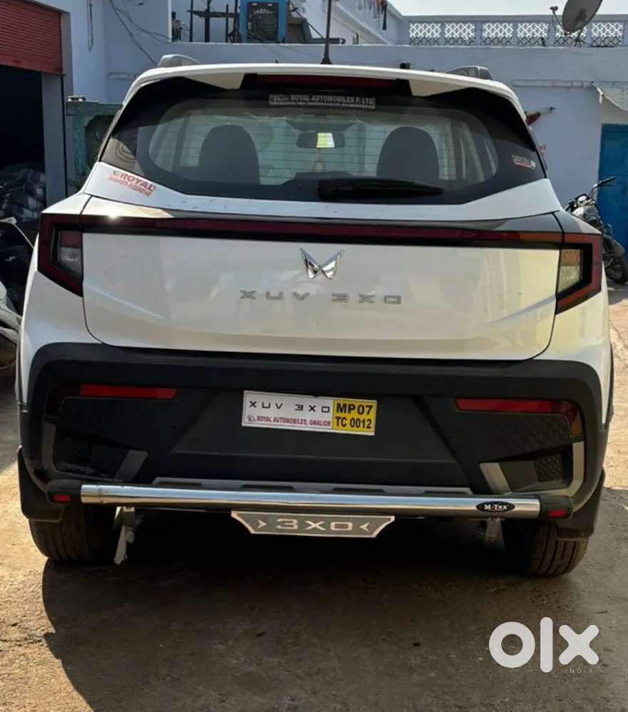 Mahindra Xuv 3xo 2025 Petrol 9000 Km Driven