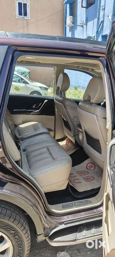Mahindra Xuv500 W10 2017