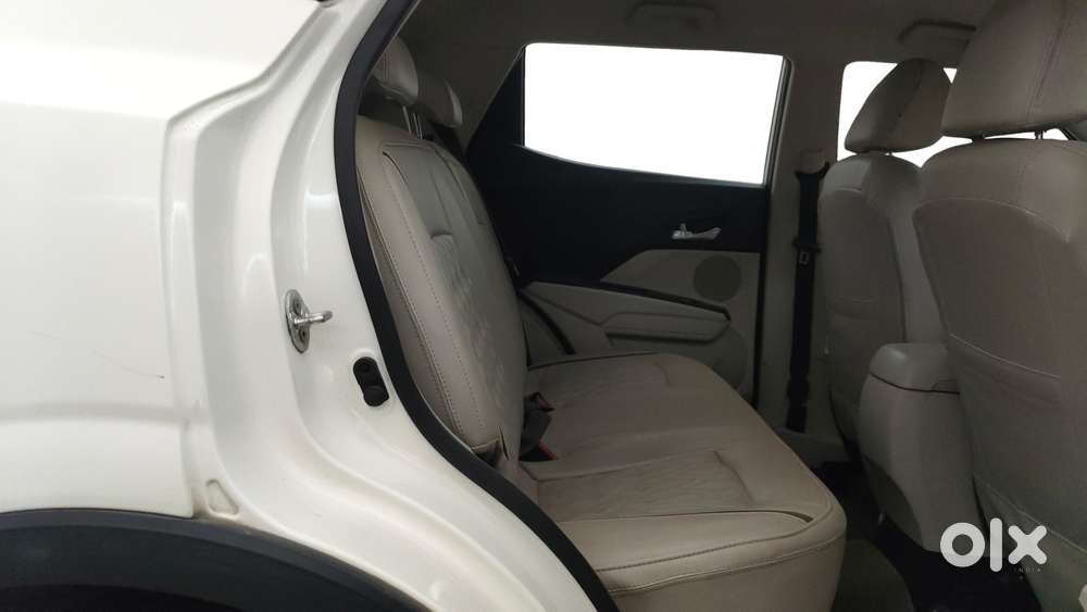 Mahindra Xuv300 W8, 2022, Petrol