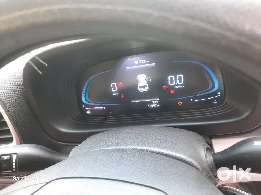 Hyundai Venue 2022 Petrol 13600 Km Driven