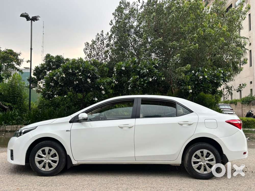 Toyota Corolla Altis 1.8 J, 2015, Petrol
