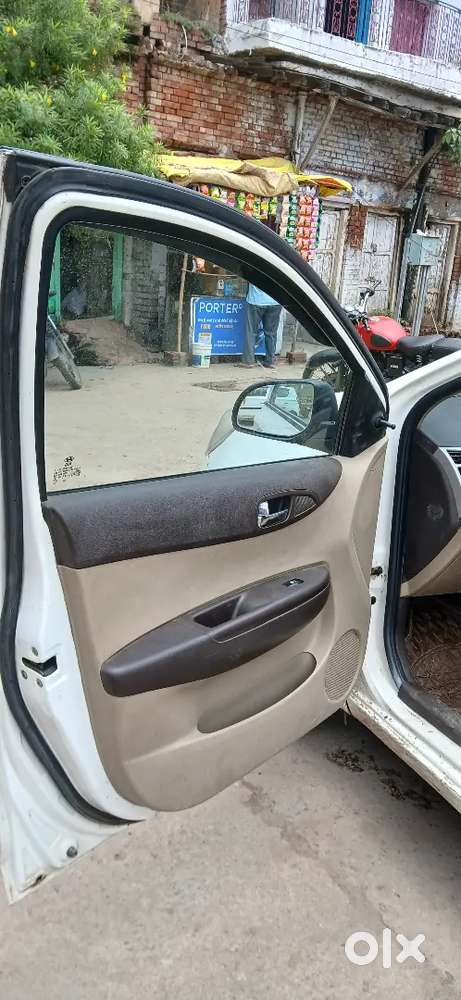 Hyundai I20 Magna – White  Company-fitted Cng