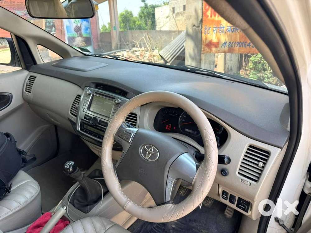 Toyota Innova 2.5 Z Diesel, 2015, 7-seater (bs4) – Mint Condition, Cap